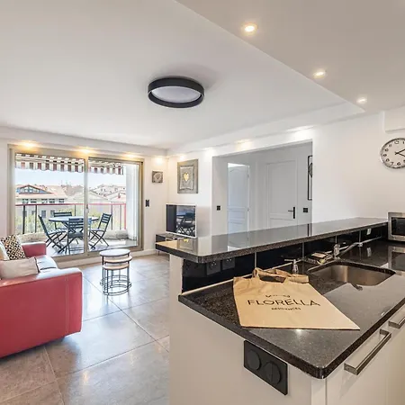 L'etoile D'or Avec Terrasse Au Centre De