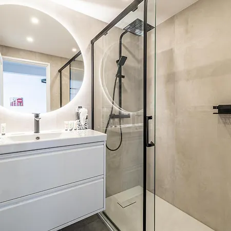 L'etoile D'or Avec Terrasse Au Centre De Cannes